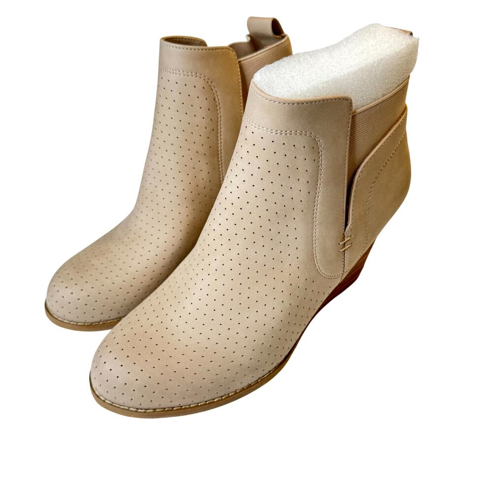 DV by Dolce Vita Gerdy Bootie in Beige NEW Size 8